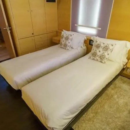 Hotel na wodzie Lovebird *