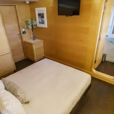 Lovebird Hotel na wodzie Kıyıkıslacık