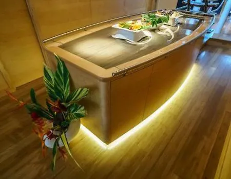Lovebird Hotel na wodzie *